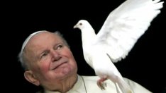 Откраднаха мощехранителница с кръвта на папа Йоан Павел Втори