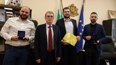 Наградиха варненци с приза „Посланици на донорството“