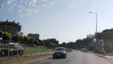 Кола се озова в насрещното до Спортна зала във Варна