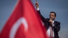 Оставиха кмета на Истанбул в ареста