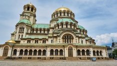 Забраняват паркирането на автобуси пред "Св. Александър Невски”