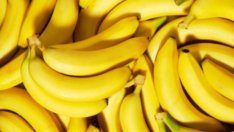 Полицаи натъпкаха крадец с 48 банана, чакат златен ланец