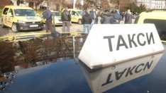 Таксиметрови шофьори излизат на протест