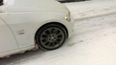 Започна се! Автомобили закъсаха заради снега