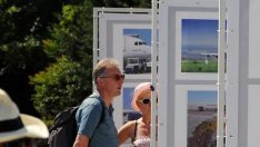 Редят изложба за преброяванията на входа на Морската градина във Варна