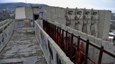 Вадиха с полиция младежи от Паметника на българо-съветската дружба