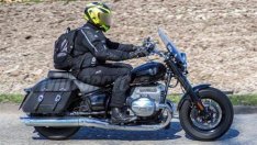 Украинец с мотоциклет се заби в земен насип в с. Кичево