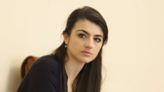 Пети ден цялата страна се занимава с… песен: "Уморена кака Лена"