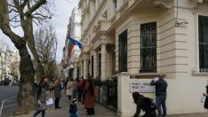 Хиляди българи с отказан статут на Острова. Какво ще правят след 30-ти?