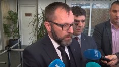 Наглост: Шефът на АПИ бил готов да хвърли оставка, но това нямало да спре да загиват деца