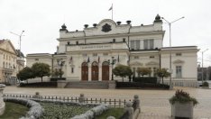 Депутатите се скараха за връщането на хартиената бюлетина