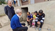 Министър из махалите, издирва ромчета и ги пита: Защо не сте на училище?