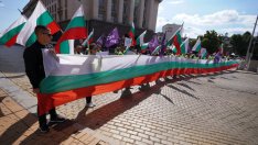 „Автомагистрали – Черно море“ протестираха в центъра на София