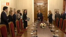 Мария Габриел прие първия проучвателен мандат от президента