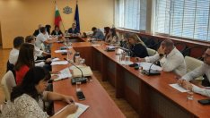 Министър Дилов: Цените в евро и лева трябва да се изписани ясно с еднакъв размер