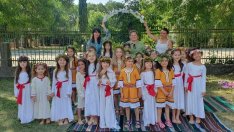 Варненска детска градина отбеляза Еньовден (СНИМКИ)