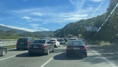 Камион с дървени палети блокира АМ "Хемус" край Варна