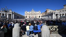 140 000 души са на площад "Свети Петър" за последно сбогом с папата (НА ЖИВО)