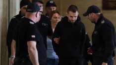 Задържаните митничари се поболяха в ареста