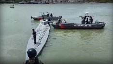 Спипаха подводница, натъпкана с кокаин (ВИДЕО)