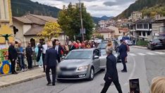 Радев пристигна в Смолян с личния си автомобил (ВИДЕО)