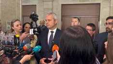 "Възраждане" внася сигнал срещу шеф на БНБ за държавна измяна