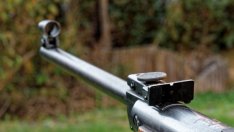 Мъж стреля безразборно с пушка, сачми в офис