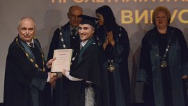 Дипломираха се студенти от ВСУ „Черноризец Храбър“ (СНИМКИ)