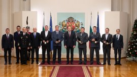 Радев отличи огнеборци и доброволци, участвали в овладяването на пожари през лятото