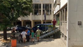 Под носа на полицията варненец открадна оборота на пекарна