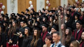 Тържествено се дипломираха абсолвентите в Икономически университет – Варна (СНИМКИ)