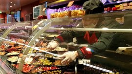 Защо плащаме скъпо за храна с неясен произход?