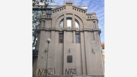 Думата "нацисти" изписаха върху синагогата във Варна