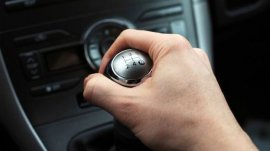 Не изпадайте в паника, ако лостът за скоростите блокира