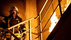 Мъж е с 90% изгаряния след огромен пожар във Варна