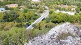 Мъж полетя от лобната скала на Царевец