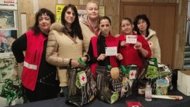 Над 200 социално слаби варненци получиха пакети с продукти за Коледа