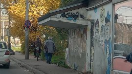 Варненци сигнализират за опасна козирка на бул. "Сливница“