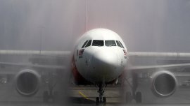 Нов проблем с "Еърбъс", 628 от самолетите A320 имат проблем с металните панели