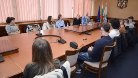 Студенти по право провеждат част от практическите си упражнения в Община Варна