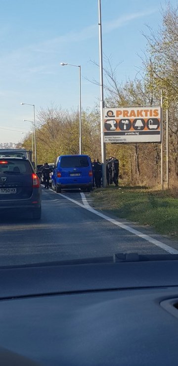 Като в екшън филм: "Ауди", натъпкано със сакове с дрога, бяга от катаджии, но...