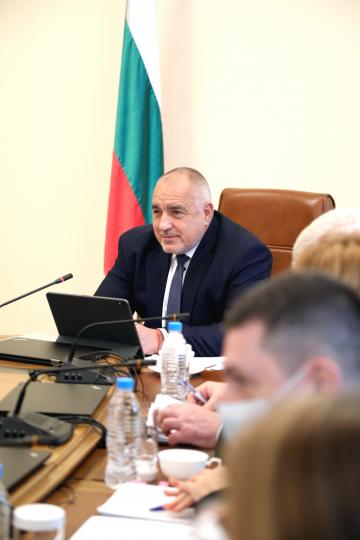 Отварят кръчми, казина, пък барове и дискотеки - не на шега, на 1 април