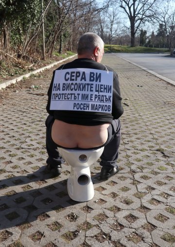 Варненският зевзек Росен Марков с рядък протест срещу високите цени