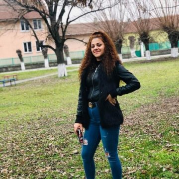 Баща издирва щерка си из мрежата. 13-годишна е, булка й се прищяло да става!?