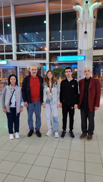 Ученици от МГ във Варна прославиха страната ни на Международна олимпиада по философия