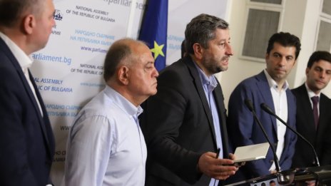 С оптимизъм, като радикални реалисти излизат от ДБ след срещата с ПП (ВИДЕО)