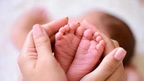 Всяка година се раждат между 1000 и 2000 по-малко бебета у нас