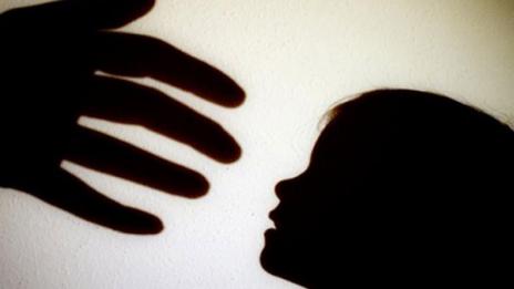 Окончателно: Без възпитание с шамари във Франция