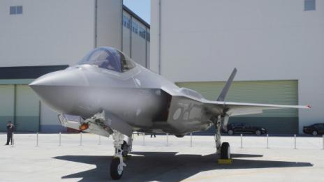 Намериха останки от изстребителя F-35А, пилотът - в неизвестност 