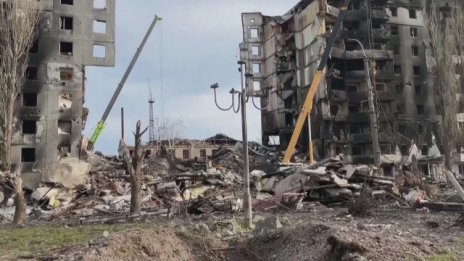 Откриха 26 трупа под две рухнали сгради в град Бородянка